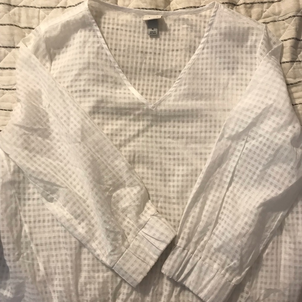 Long sleeve light weight top